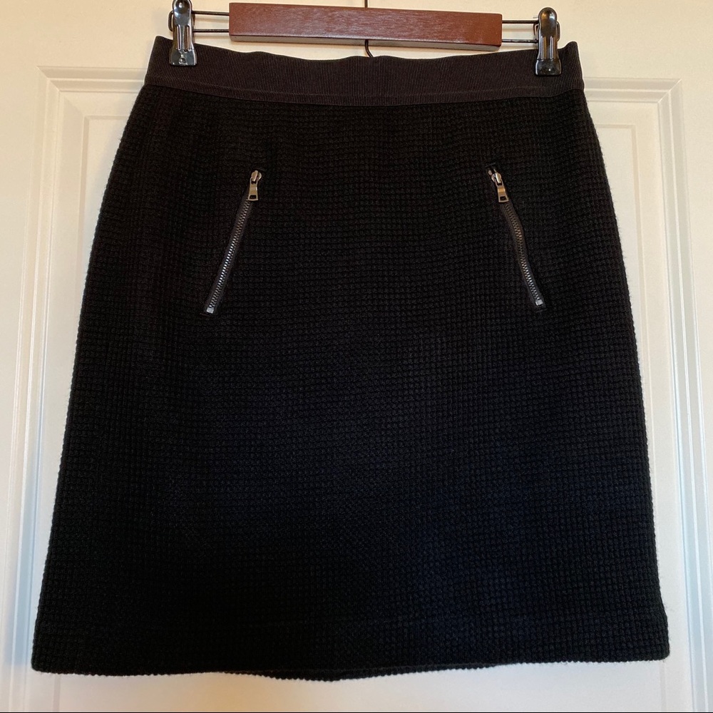 Ann Taylor Black Zipper Skirt | size 4